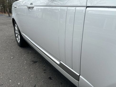 Used 2017 Land Rover Range Rover HSE image 13