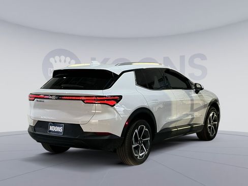 New 2026 Chevrolet Equinox EV LT image 16