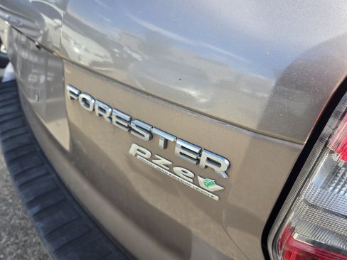 Used 2014 Subaru Forester 2.5i AWD/4WD image 11