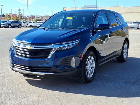 Used 2022 Chevrolet Equinox LT image 2