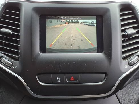 Used 2020 Jeep Cherokee Latitude Plus AWD/4WD image 12