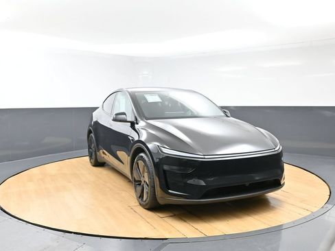 Used 2026 Tesla Model Y Long Range RWD image 2