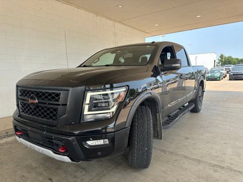Used 2021 Nissan Titan PRO-4X w/ Pro-4x Convenience Package AWD/4WD image 3