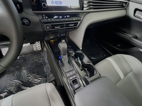 Used 2025 Toyota Camry SE image 25