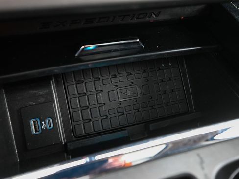 Used 2022 Ford Expedition Max XLT image 36