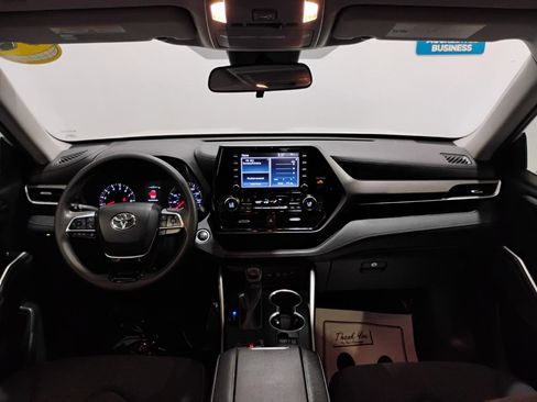 Used 2021 Toyota Highlander L image 16