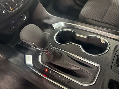 Used 2023 Chevrolet Traverse LT image 18