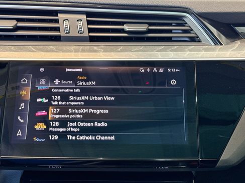 Used 2022 Audi e-tron Premium w/ Convenience Plus Package image 15