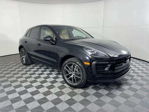 Certified 2026 Porsche Macan AWD/4WD image 7
