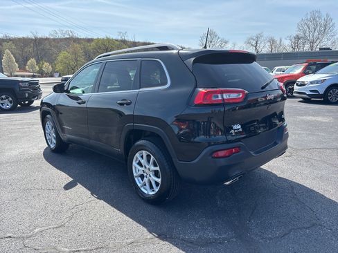 Used 2017 Jeep Cherokee Latitude w/ Comfort/Convenience Group image 5