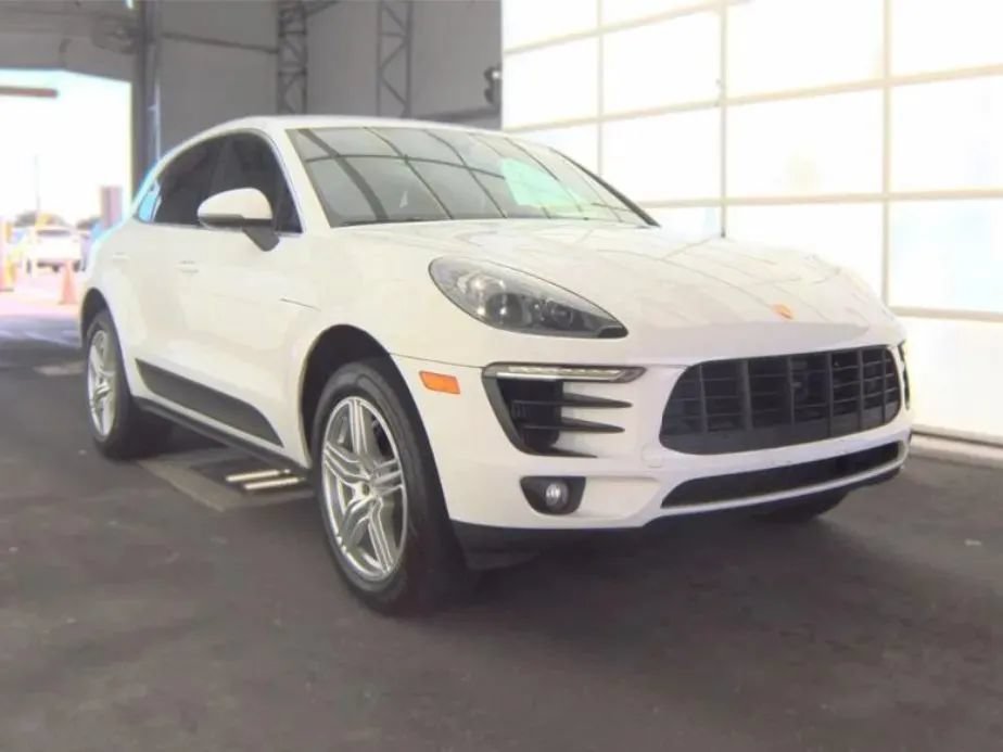 Used 2015 Porsche Macan S w/ Infotainment Package AWD/4WD image 2