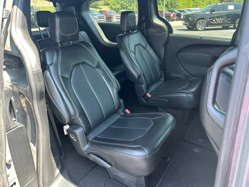 Used 2025 Chrysler Pacifica Select FWD image 35