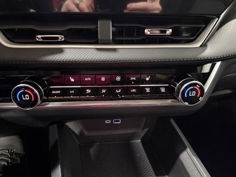 New 2026 Chevrolet Equinox LT w/ Convenience Package II image 23