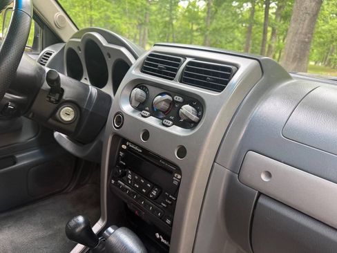 Used 2002 Nissan Frontier SE AWD/4WD image 82