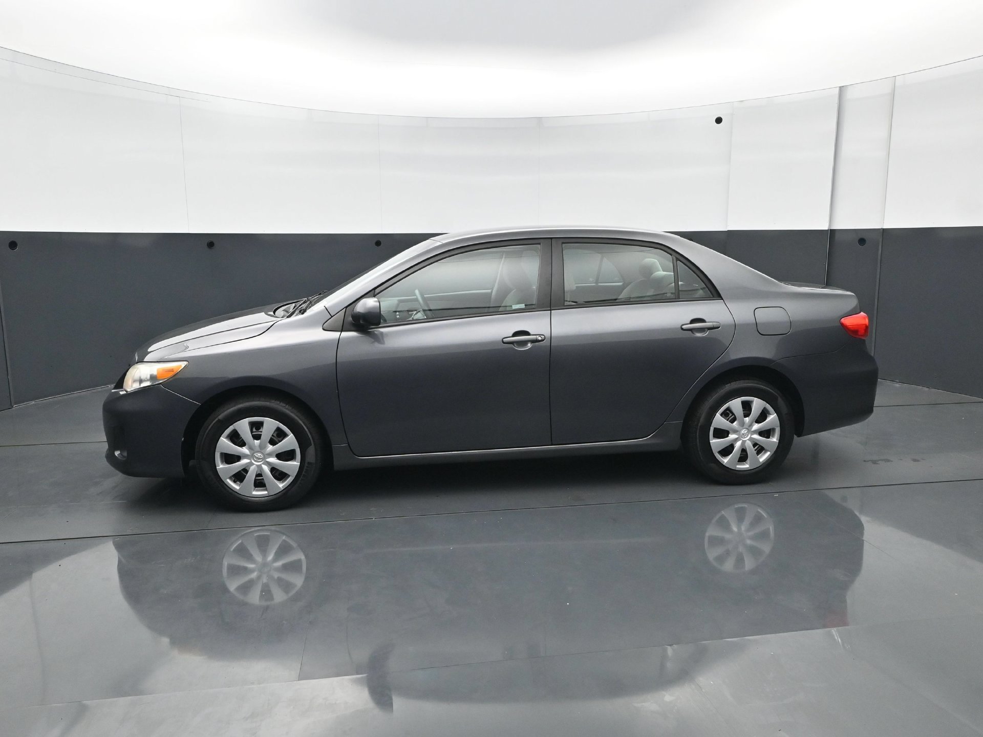 Used 2011 Toyota Corolla LE FWD image 3