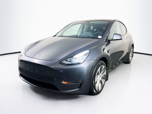Used 2021 Tesla Model Y Long Range AWD/4WD image 3