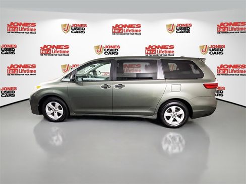 Certified 2020 Toyota Sienna L image 13