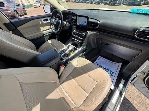 Used 2021 Ford Explorer Limited w/ Equipment Group 301A AWD/4WD image 19