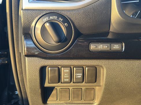 Used 2019 Nissan Titan SV w/ SV Convenience Package image 24