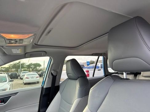 Used 2020 Toyota RAV4 XLE Premium AWD/4WD image 8