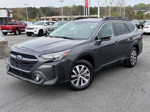 Used 2023 Subaru Outback Premium image 2