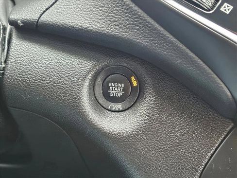 Used 2019 Jeep Cherokee Limited image 27