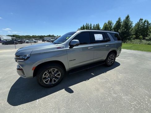 Used 2023 Chevrolet Tahoe Z71 w/ Luxury Package AWD/4WD image 4
