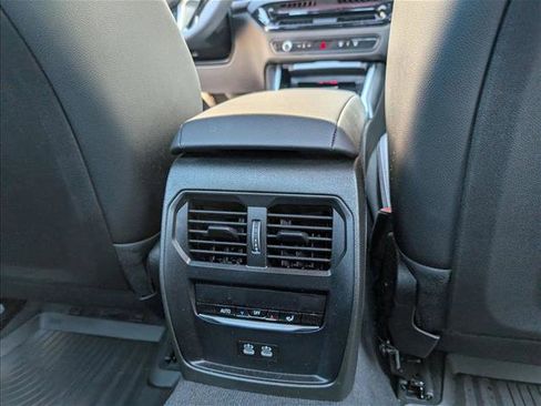 Used 2025 BMW 330i Sedan image 29