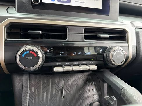 Used 2025 Toyota Tacoma SR5 AWD/4WD image 12
