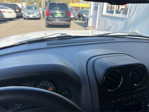 Used 2015 Jeep Patriot High Altitude FWD image 22