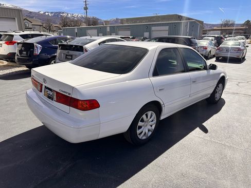 Used 2001 Toyota Camry LE FWD image 3