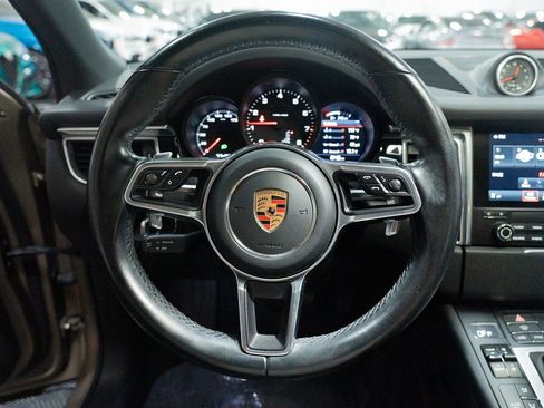 Used 2017 Porsche Macan AWD/4WD image 36