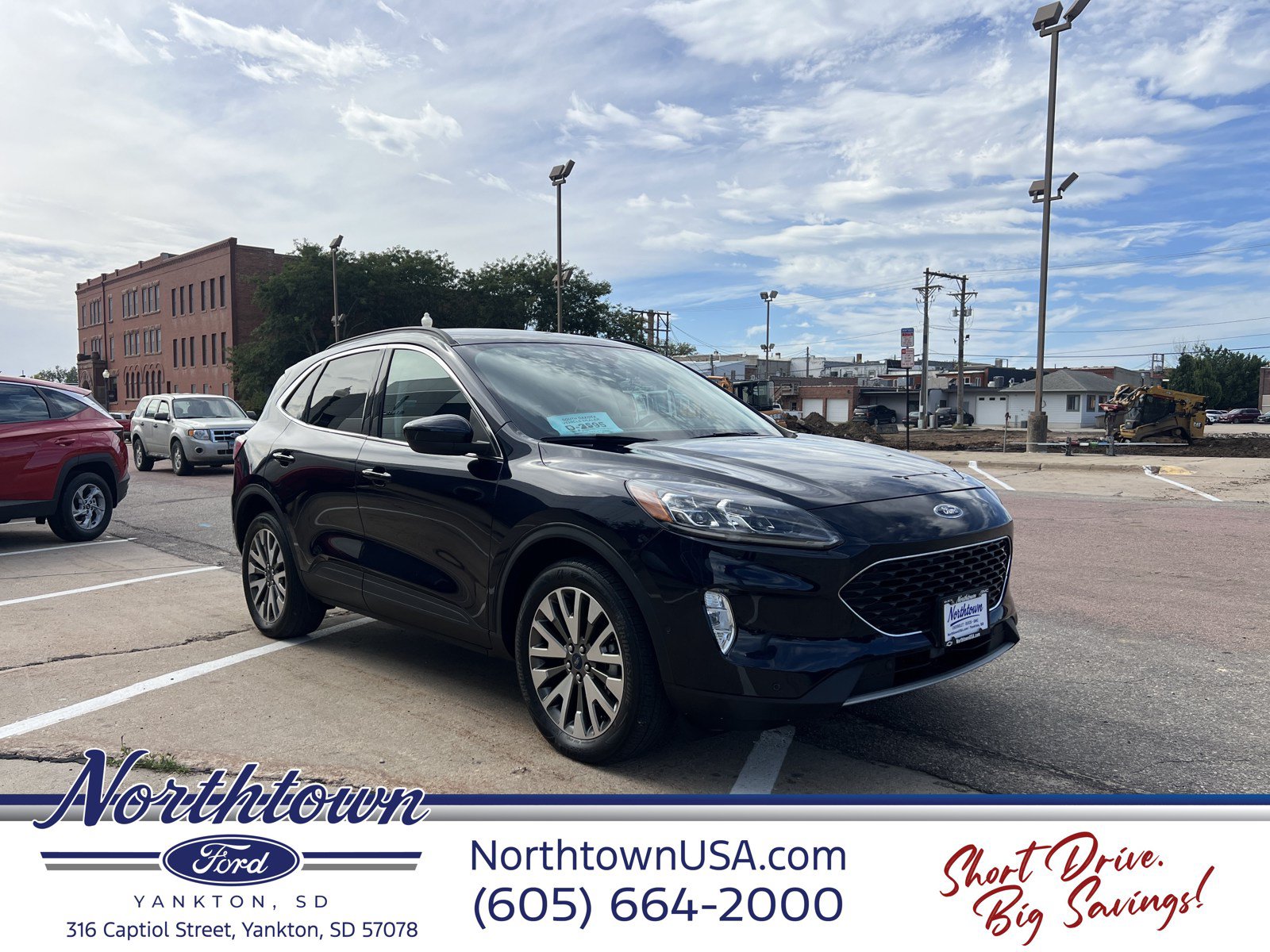 Used 2021 Ford Escape Titanium w/ Class II Trailer Tow Package AWD/4WD image 3
