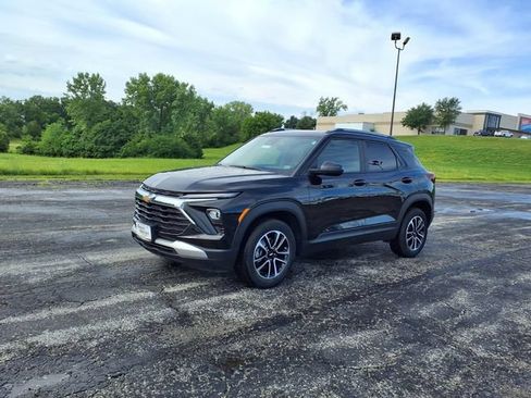 Used 2025 Chevrolet TrailBlazer LT AWD/4WD image 38