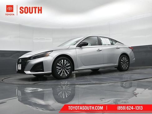 Used 2024 Nissan Altima 2.5 SV AWD/4WD image 37