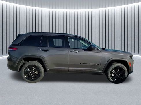 New 2025 Jeep Grand Cherokee Altitude AWD/4WD image 2