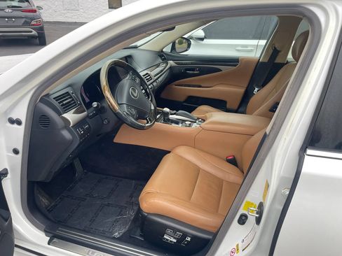 Used 2013 Lexus LS 460 w/ Comfort Pkg RWD image 27