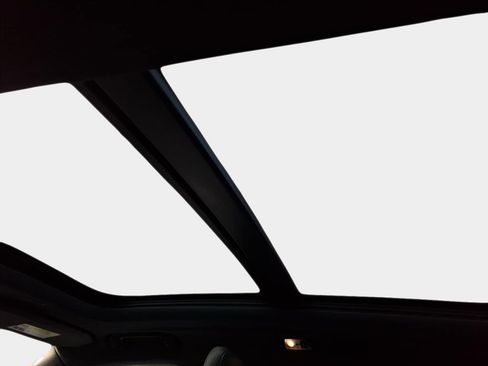 Used 2021 Volvo XC40 T5 R-Design w/ Climate Package image 11