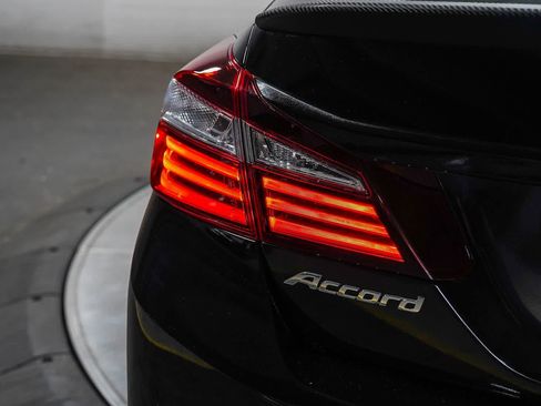 Used 2017 Honda Accord LX image 11