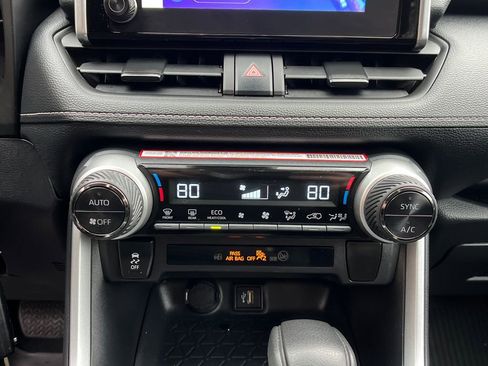 Used 2025 Toyota RAV4 LE image 17