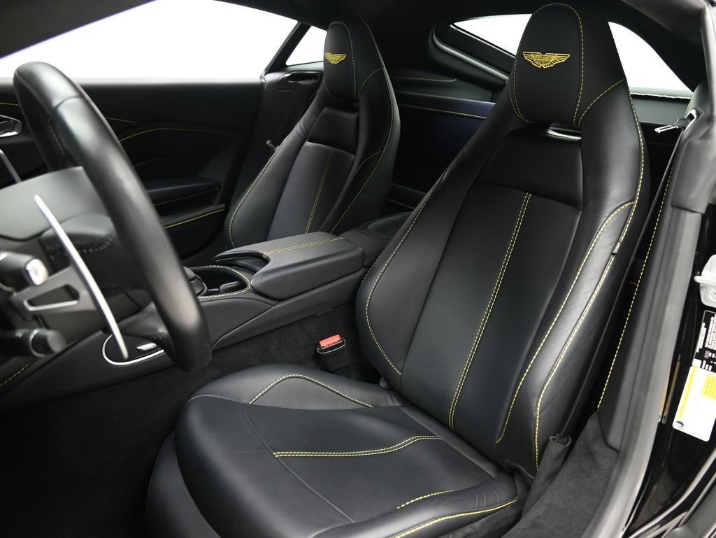 Used 2022 Aston Martin V8 Vantage Coupe RWD image 11
