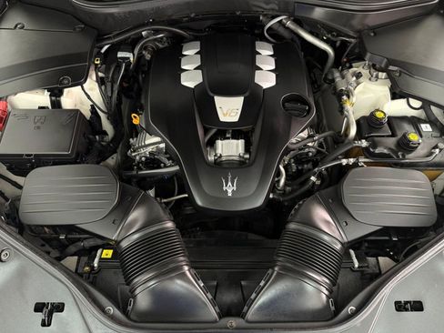 Used 2019 Maserati Levante image 32