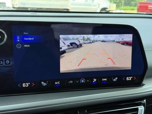 Used 2025 Chevrolet Traverse LT AWD/4WD image 27