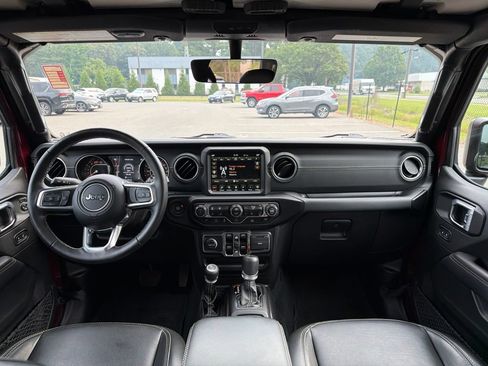 Used 2022 Jeep Wrangler Unlimited Sahara w/ LED Lighting Group AWD/4WD image 8