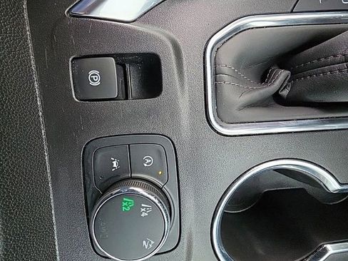 Used 2023 Chevrolet Traverse LT AWD/4WD image 19