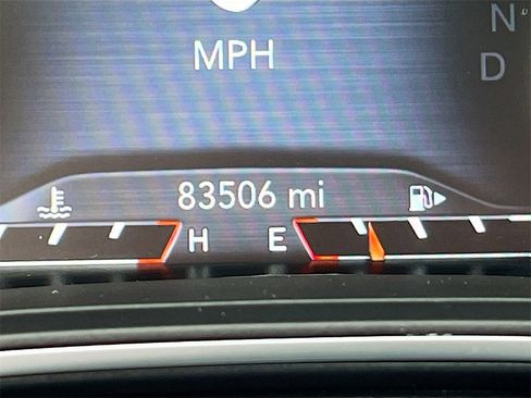 Used 2019 Jeep Cherokee Limited image 12