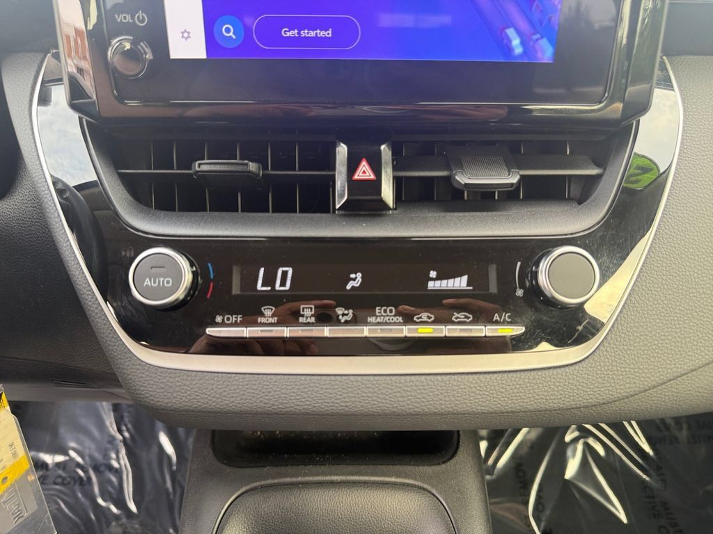 Used 2025 Toyota Corolla LE FWD image 21