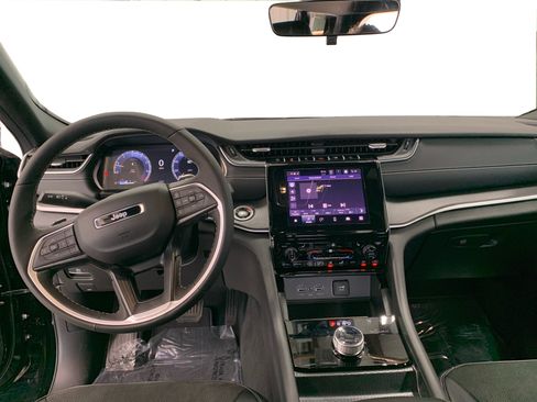 New 2025 Jeep Grand Cherokee L Altitude image 21