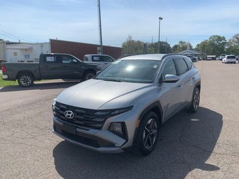 Used 2025 Hyundai Tucson SEL FWD image 3