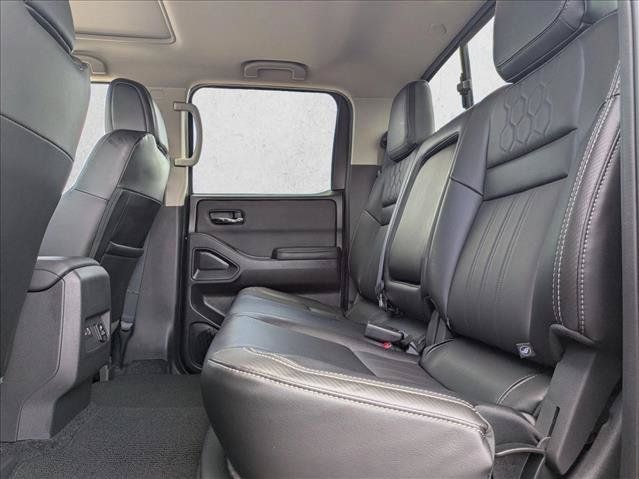 Used 2024 Nissan Frontier SL RWD image 18